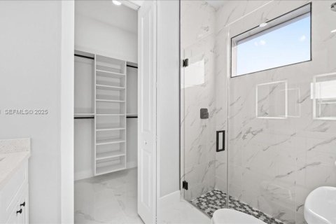 Casa en venta en Lehigh Acres, Florida, 3 dormitorios, 117.99 m2 № 1989592 - foto 16