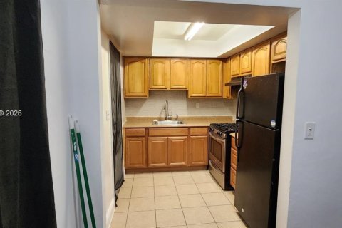 Casa en Oakland Park, Florida 2 dormitorios, 81.75 m2 № 2055458