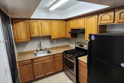 Casa en alquiler en Oakland Park, Florida, 2 dormitorios, 81.75 m2 № 2055458 - foto 2