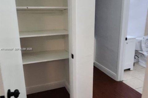 Casa en alquiler en Oakland Park, Florida, 2 dormitorios, 81.75 m2 № 2055458 - foto 9