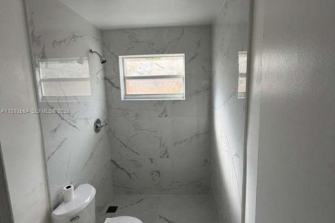 Casa en alquiler en Oakland Park, Florida, 2 dormitorios, 81.75 m2 № 2055458 - foto 7