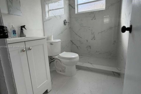 Casa en alquiler en Oakland Park, Florida, 2 dormitorios, 81.75 m2 № 2055458 - foto 8