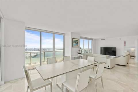 Condo in Miami, Florida, 3 bedrooms № 2145691 - photo 5