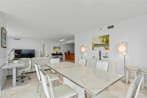 Condo in Miami, Florida, 3 bedrooms № 2145691 - photo 10