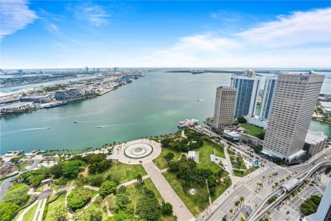 Condo in Miami, Florida, 3 bedrooms № 2145691 - photo 2