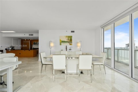 Condo in Miami, Florida, 3 bedrooms № 2145691 - photo 13