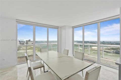 Condo in Miami, Florida, 3 bedrooms № 2145691 - photo 4