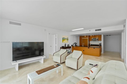 Condo in Miami, Florida, 3 bedrooms № 2145691 - photo 17