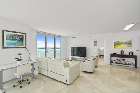 Condo in Miami, Florida, 3 bedrooms № 2145691 - photo 15