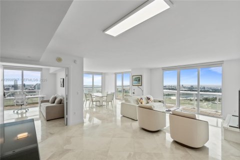 Condo in Miami, Florida, 3 bedrooms № 2145691 - photo 18