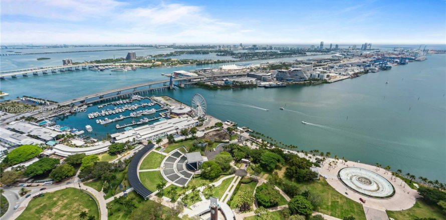 Condo in Miami, Florida, 3 bedrooms № 2145691