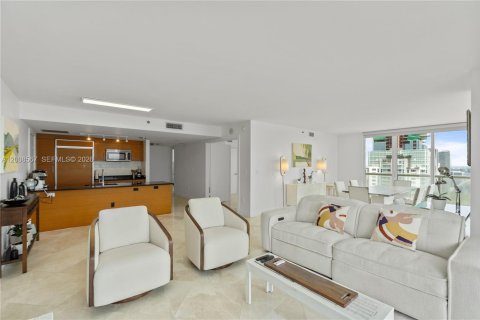 Condo in Miami, Florida, 3 bedrooms № 2145691 - photo 16