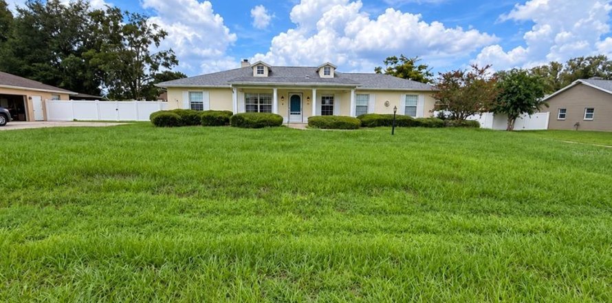 Villa ou maison à Ocala, Floride 3 chambres, 141.58 m2 № 2399356