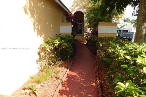 House in Miramar, Florida 3 bedrooms, 130.25 sq.m. № 1969191 - photo 3