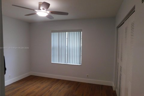 House in Miramar, Florida 3 bedrooms, 130.25 sq.m. № 1969191 - photo 11