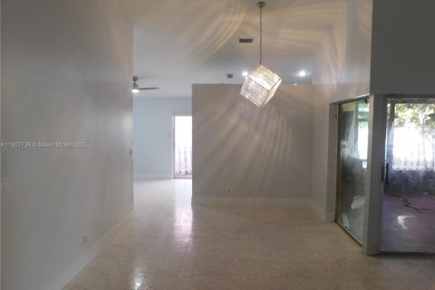 House in Miramar, Florida 3 bedrooms, 130.25 sq.m. № 1969191 - photo 25