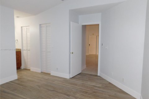 House in Miramar, Florida 3 bedrooms, 130.25 sq.m. № 1969191 - photo 27