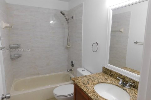 House in Miramar, Florida 3 bedrooms, 130.25 sq.m. № 1969191 - photo 30