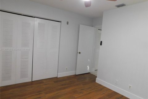 House in Miramar, Florida 3 bedrooms, 130.25 sq.m. № 1969191 - photo 17