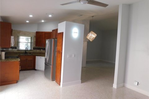 House in Miramar, Florida 3 bedrooms, 130.25 sq.m. № 1969191 - photo 7