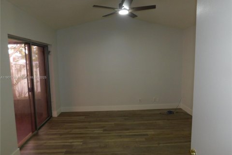 House in Miramar, Florida 3 bedrooms, 130.25 sq.m. № 1969191 - photo 26