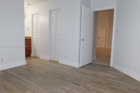 House in Miramar, Florida 3 bedrooms, 130.25 sq.m. № 1969191 - photo 12