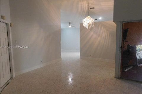 House in Miramar, Florida 3 bedrooms, 130.25 sq.m. № 1969191 - photo 28