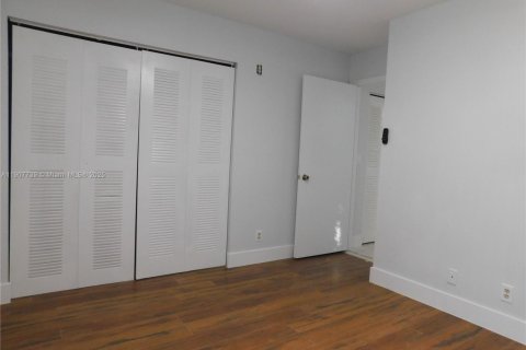 House in Miramar, Florida 3 bedrooms, 130.25 sq.m. № 1969191 - photo 20