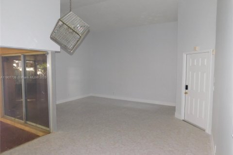 House in Miramar, Florida 3 bedrooms, 130.25 sq.m. № 1969191 - photo 29