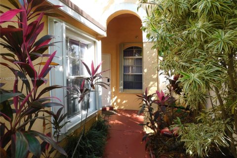 House in Miramar, Florida 3 bedrooms, 130.25 sq.m. № 1969191 - photo 4