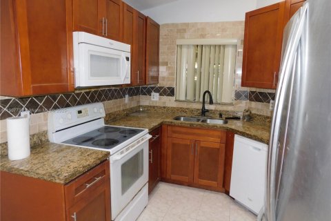 House in Miramar, Florida 3 bedrooms, 130.25 sq.m. № 1969191 - photo 8