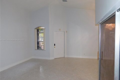 House in Miramar, Florida 3 bedrooms, 130.25 sq.m. № 1969191 - photo 6