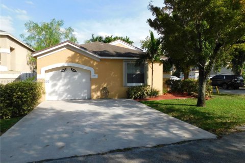 House in Miramar, Florida 3 bedrooms, 130.25 sq.m. № 1969191 - photo 13