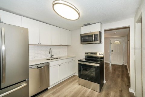 Villa ou maison à louer à Tampa, Floride: 3 chambres, 103.59 m2 № 2117100 - photo 7