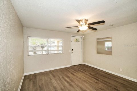 Villa ou maison à louer à Tampa, Floride: 3 chambres, 103.59 m2 № 2117100 - photo 3