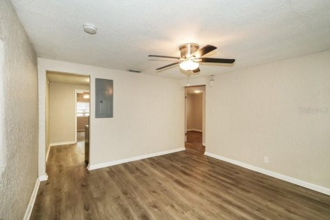 Villa ou maison à louer à Tampa, Floride: 3 chambres, 103.59 m2 № 2117100 - photo 4