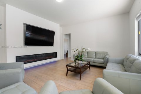 Купить виллу или дом в Хомстед, Флорида 15 комнат, 299.05м2, № 1461723 - фото 17