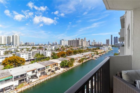Condominio en venta en North Miami Beach, Florida, 2 dormitorios, 103.12 m2 № 2032626 - foto 17