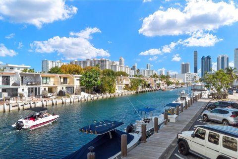 Condominio en venta en North Miami Beach, Florida, 2 dormitorios, 103.12 m2 № 2032626 - foto 19