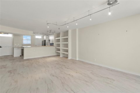 Condominio en venta en North Miami Beach, Florida, 2 dormitorios, 103.12 m2 № 2032626 - foto 5