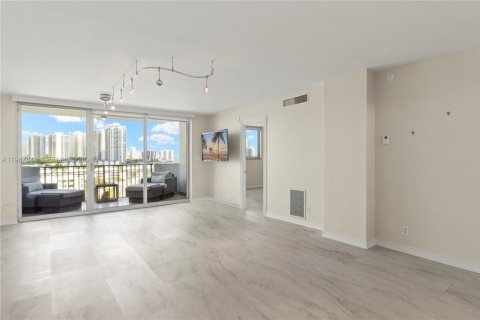 Condominio en venta en North Miami Beach, Florida, 2 dormitorios, 103.12 m2 № 2032626 - foto 2