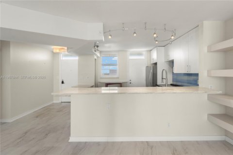 Condominio en venta en North Miami Beach, Florida, 2 dormitorios, 103.12 m2 № 2032626 - foto 7