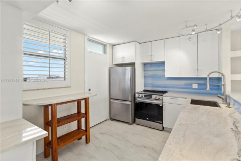 Condominio en venta en North Miami Beach, Florida, 2 dormitorios, 103.12 m2 № 2032626 - foto 10