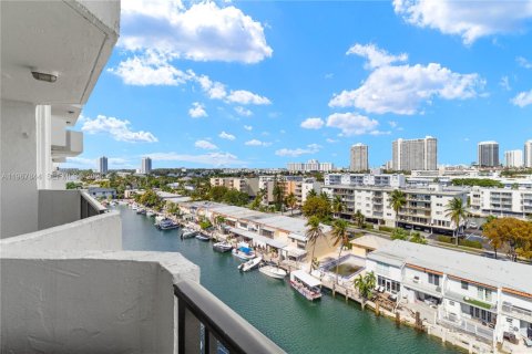 Condominio en venta en North Miami Beach, Florida, 2 dormitorios, 103.12 m2 № 2032626 - foto 18