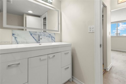 Condominio en venta en North Miami Beach, Florida, 2 dormitorios, 103.12 m2 № 2032626 - foto 26