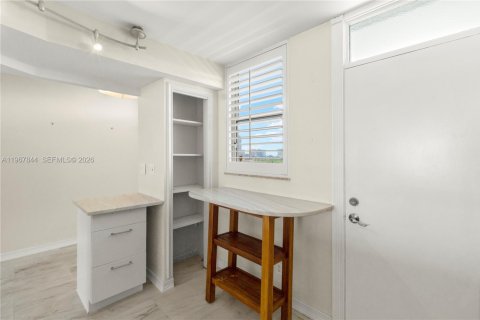 Condominio en venta en North Miami Beach, Florida, 2 dormitorios, 103.12 m2 № 2032626 - foto 9