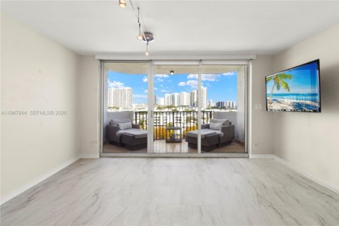 Condominio en venta en North Miami Beach, Florida, 2 dormitorios, 103.12 m2 № 2032626 - foto 3