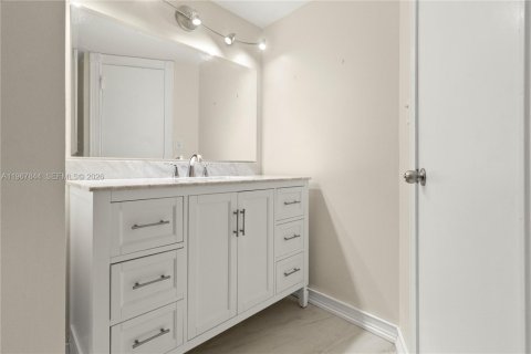 Condominio en venta en North Miami Beach, Florida, 2 dormitorios, 103.12 m2 № 2032626 - foto 25