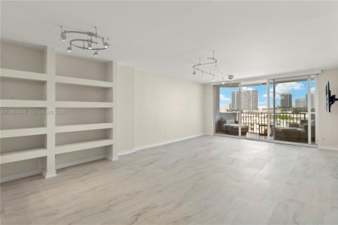 Condominio en venta en North Miami Beach, Florida, 2 dormitorios, 103.12 m2 № 2032626 - foto 4