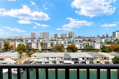Condominio en venta en North Miami Beach, Florida, 2 dormitorios, 103.12 m2 № 2032626 - foto 16